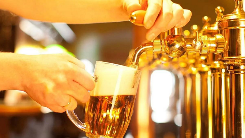 «Перекресток» и «Дикси» установили автоматы по разливу пива